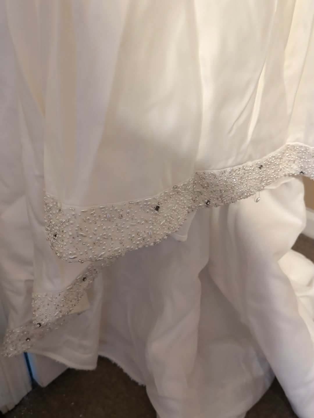Elegant White Strapless Wedding Gown - Picture 3 of 4